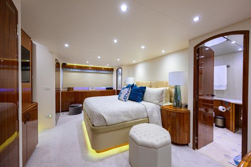 Hatteras 80 Motor Yacht Sky Lounge image