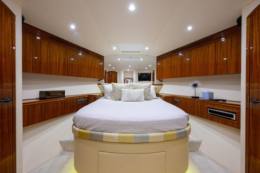 Hatteras 80 Motor Yacht Sky Lounge image