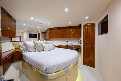 Hatteras 80 Motor Yacht Sky Lounge image