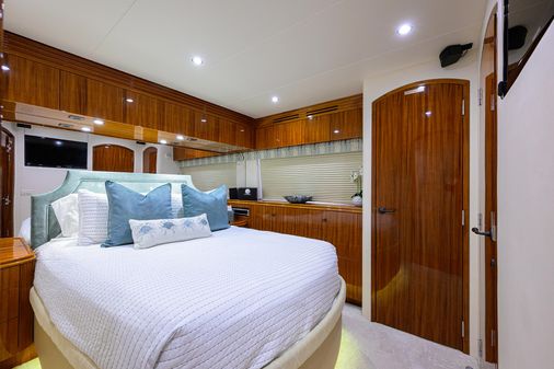 Hatteras 80 Motor Yacht Sky Lounge image