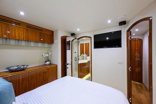 Hatteras 80 Motor Yacht Sky Lounge image