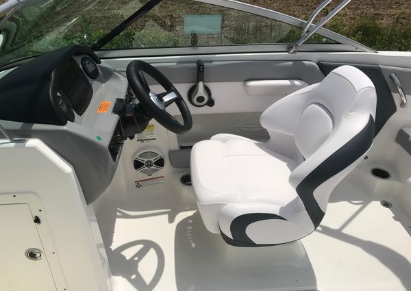 Chaparral 21-H2O-SPORT-OUTBOARD image