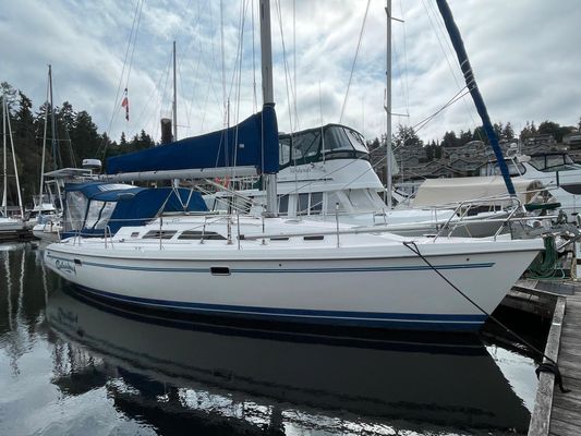 Catalina 380 - main image