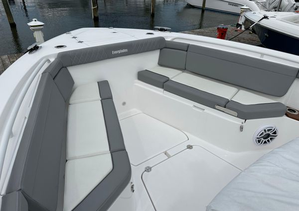 Everglades 395 Center Console image