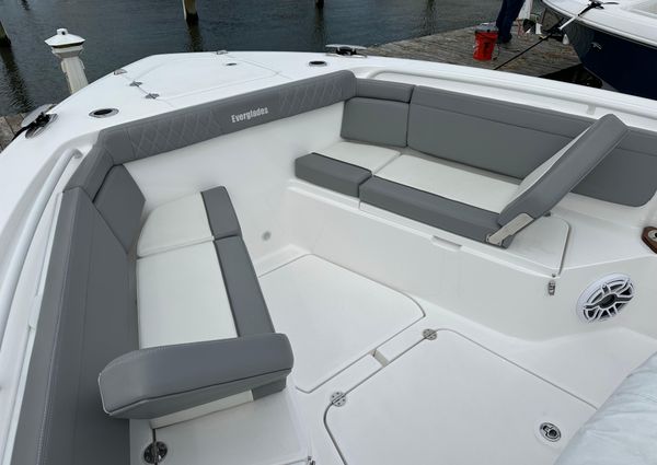 Everglades 395 Center Console image