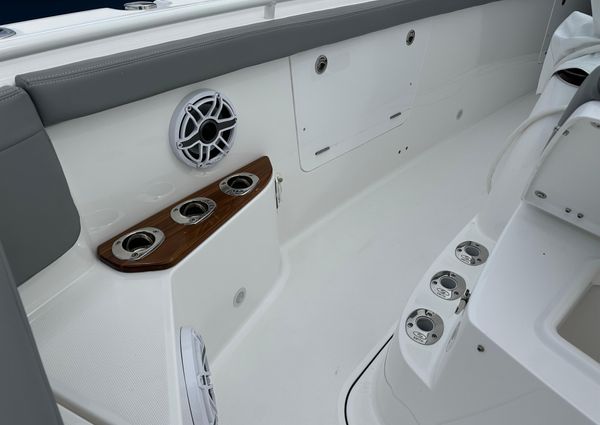 Everglades 395 Center Console image