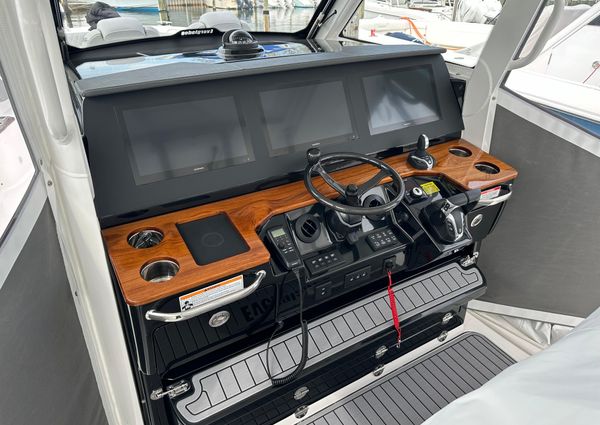 Everglades 395 Center Console image