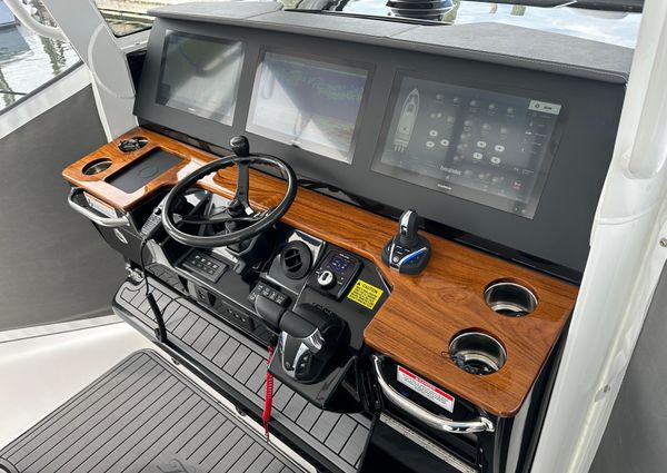 Everglades 395 Center Console image