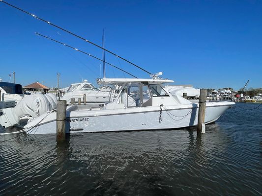 Everglades 395 Center Console - main image