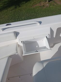 Everglades 243 Center Console image