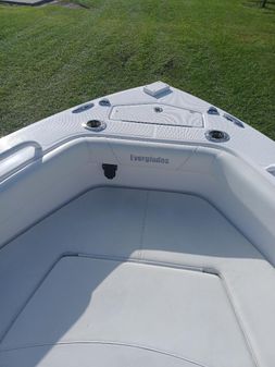 Everglades 243 Center Console image