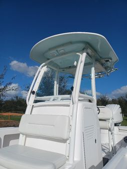 Everglades 243 Center Console image