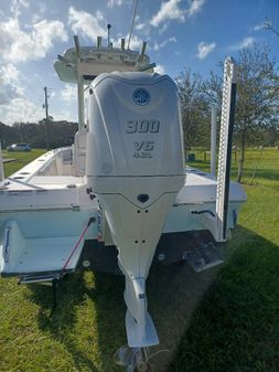 Everglades 243 Center Console image