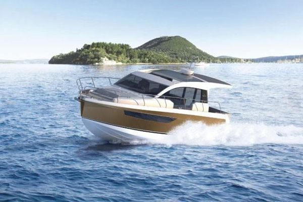 Sealine C330 - main image