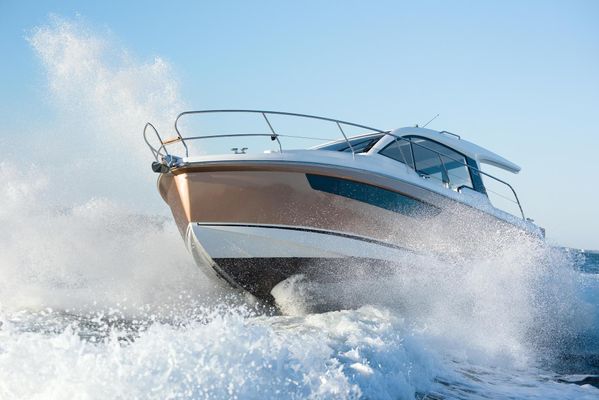 Sealine C330 - main image