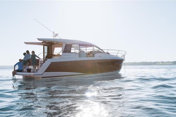 Sealine C330 - main image