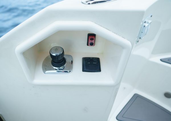 Sea Ray L590 image