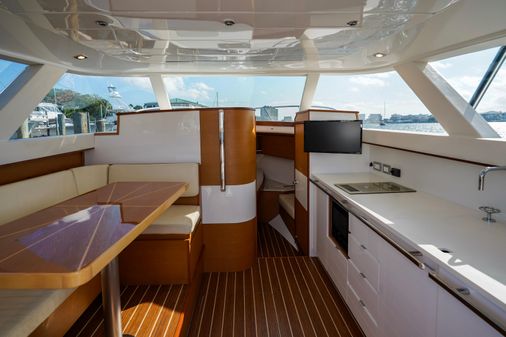 Bertram 35 Flybridge image