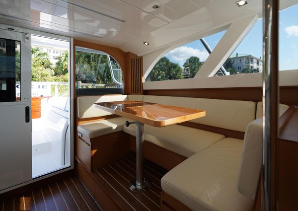 Bertram 35 Flybridge image