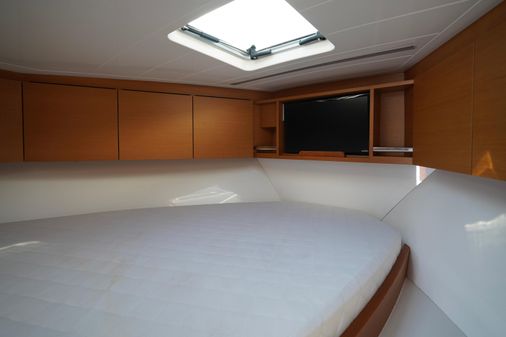 Bertram 35 Flybridge image