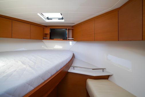 Bertram 35 Flybridge image