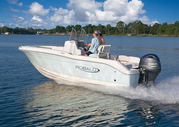 Robalo R180-CENTER-CONSOLE image