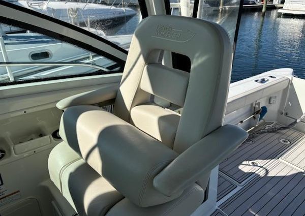 Boston Whaler 315 Conquest image