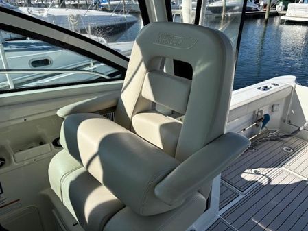 Boston Whaler 315 Conquest image