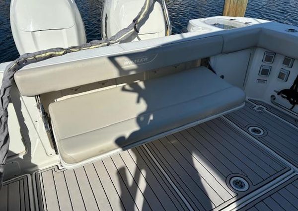 Boston Whaler 315 Conquest image