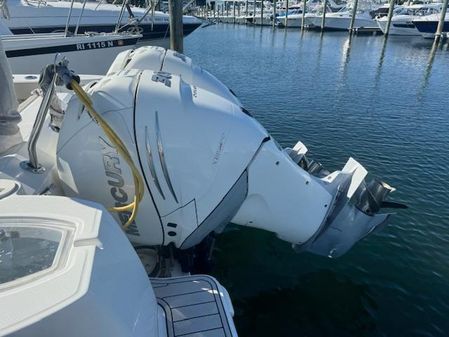 Boston Whaler 315 Conquest image