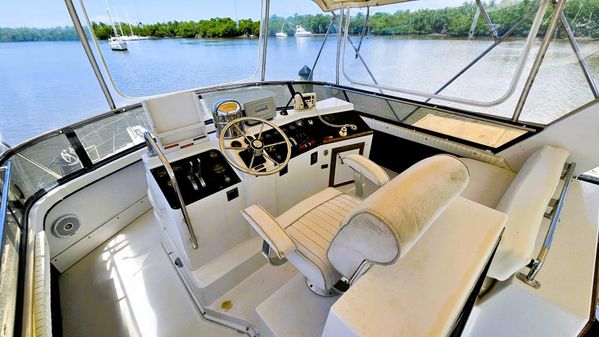 Carver 430-COCKPIT-MOTOR-YACHT image