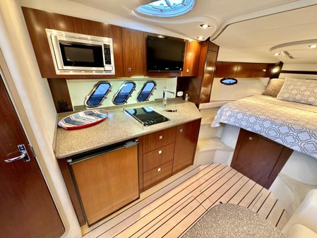 Cruisers Yachts 350 Express image