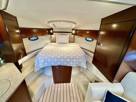 Cruisers Yachts 350 Express image