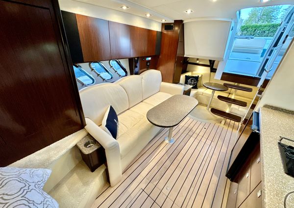 Cruisers Yachts 350 Express image