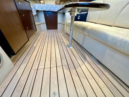 Cruisers Yachts 350 Express image