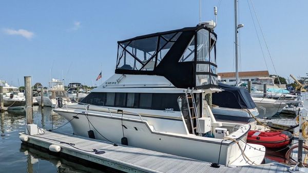 Luhrs 3400 Motor Yacht