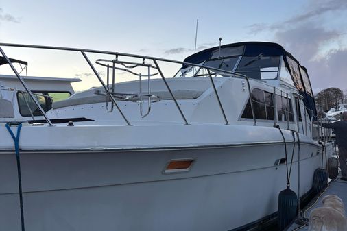 Chris-Craft 381 Catalina image