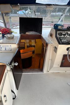 Chris-Craft 381 Catalina image