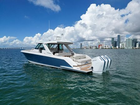 Tiara Yachts 48 LS image