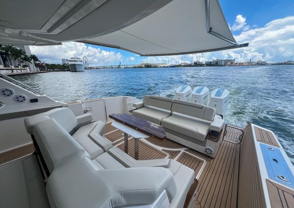 Tiara Yachts 48 LS image