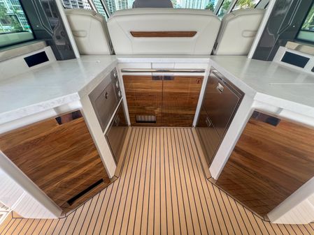 Tiara Yachts 48 LS image