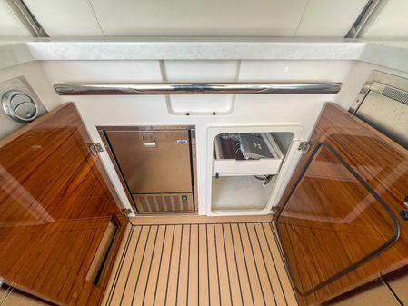 Tiara Yachts 48 LS image