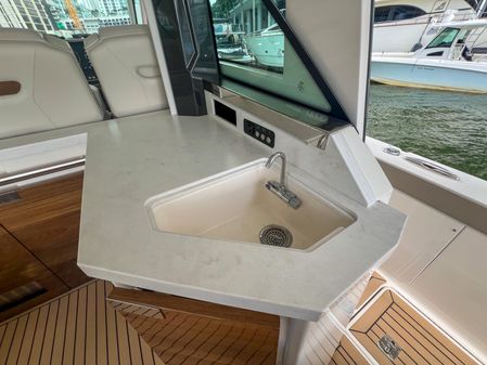 Tiara Yachts 48 LS image