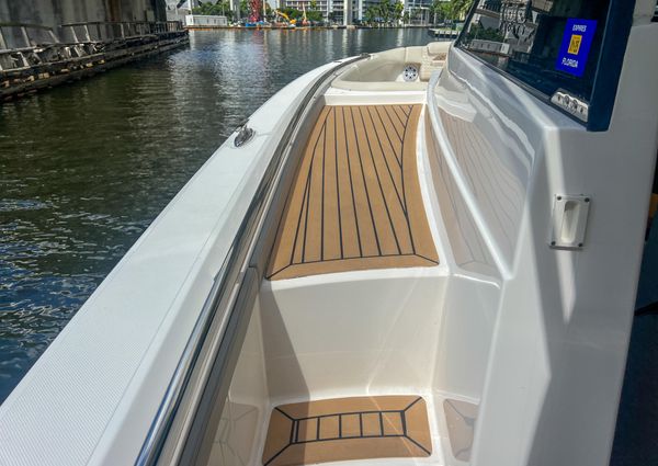 Tiara Yachts 48 LS image