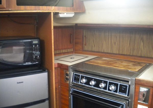 Sea-ray 360-AFT-CABIN image