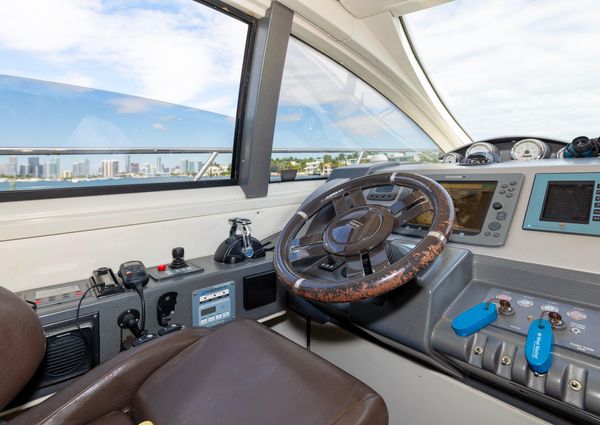 Azimut 62S image