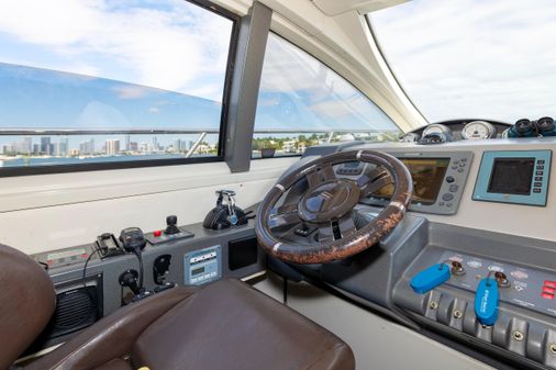 Azimut 62S image