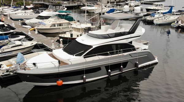 Azimut 53 Fly image