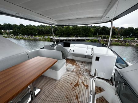 Azimut 53 Fly image