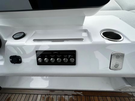 Azimut 53 Fly image